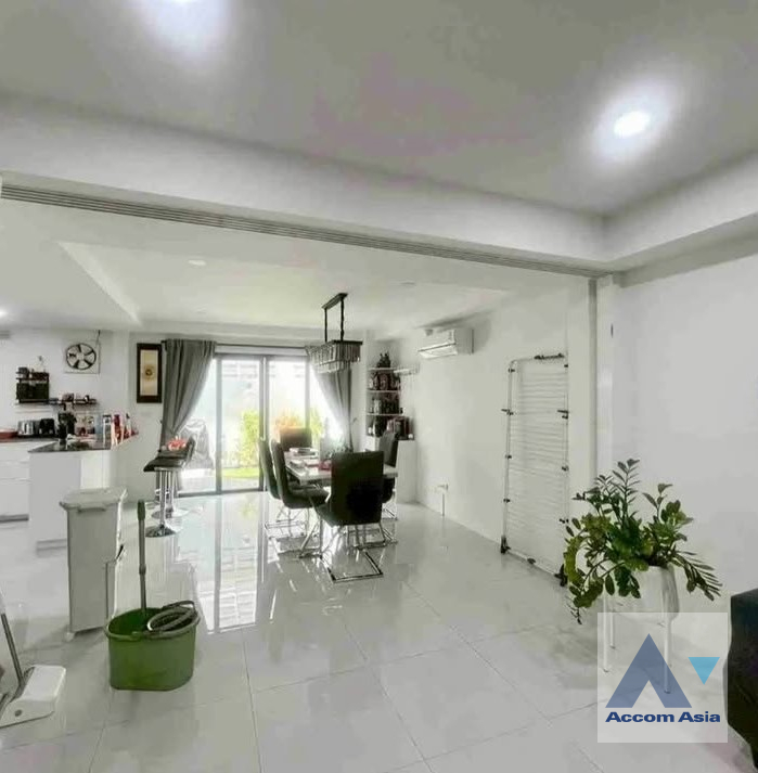  1  3 br House for rent and sale in Sukhumvit ,Bangkok BTS Phra khanong AA45804
