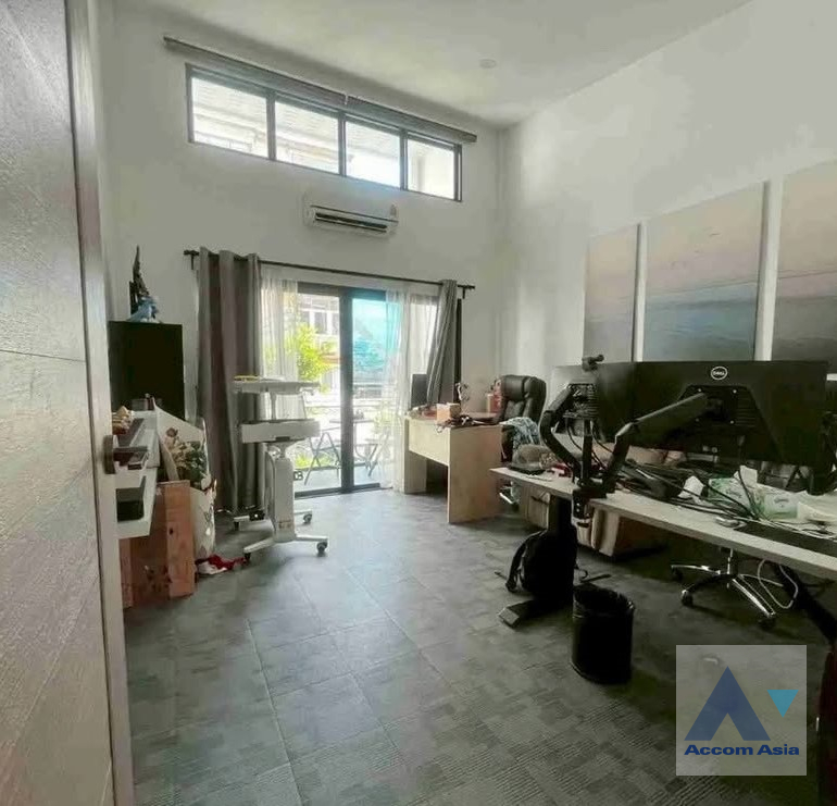 4  3 br House for rent and sale in Sukhumvit ,Bangkok BTS Phra khanong AA45804