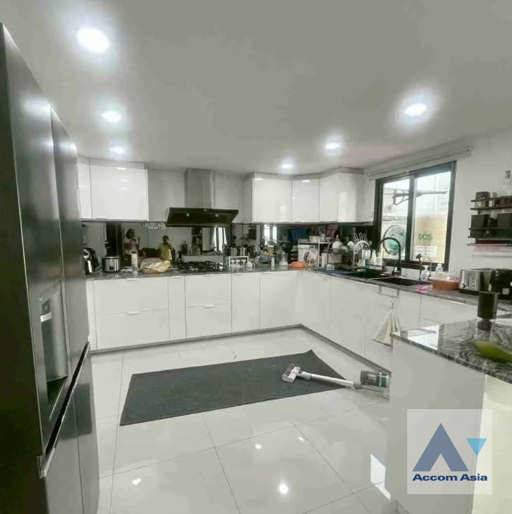  1  3 br House for rent and sale in Sukhumvit ,Bangkok BTS Phra khanong AA45804