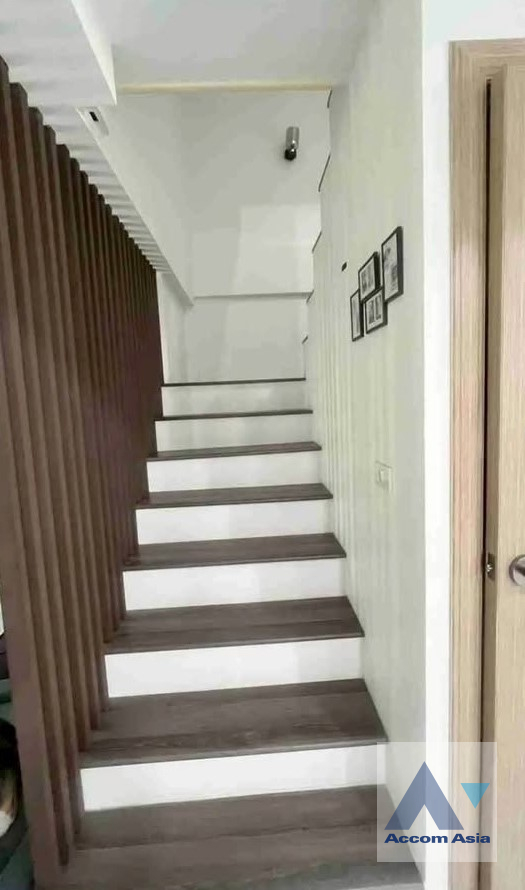 5  3 br House for rent and sale in Sukhumvit ,Bangkok BTS Phra khanong AA45804