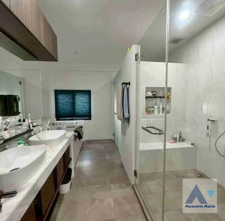 7  3 br House for rent and sale in Sukhumvit ,Bangkok BTS Phra khanong AA45804