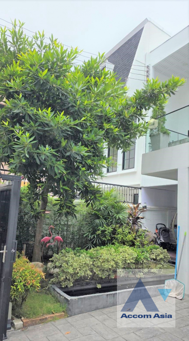 11  3 br House for rent and sale in Sukhumvit ,Bangkok BTS Phra khanong AA45804