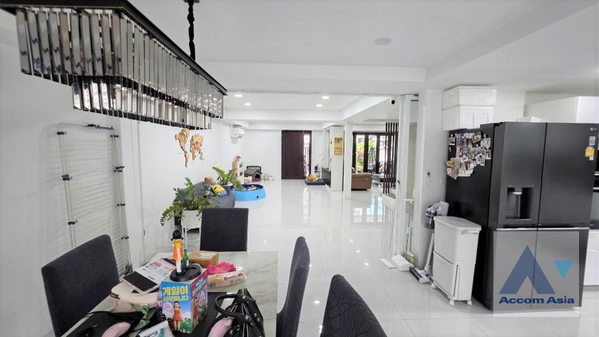 4  3 br House for rent and sale in Sukhumvit ,Bangkok BTS Phra khanong AA45804