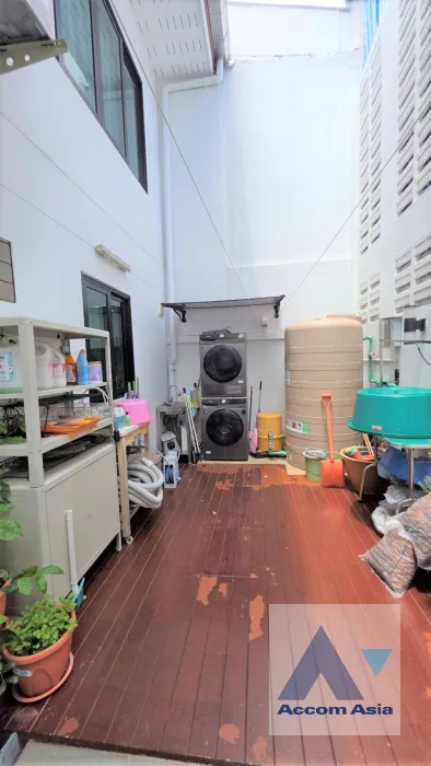 10  3 br House for rent and sale in Sukhumvit ,Bangkok BTS Phra khanong AA45804