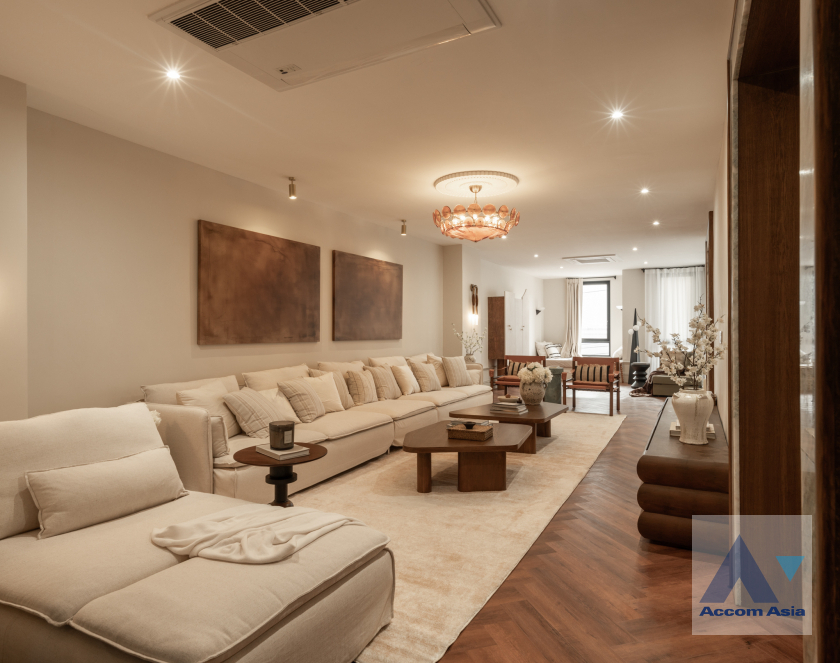  1  6 br House For Sale in Sukhumvit ,Bangkok BTS Punnawithi AA45810