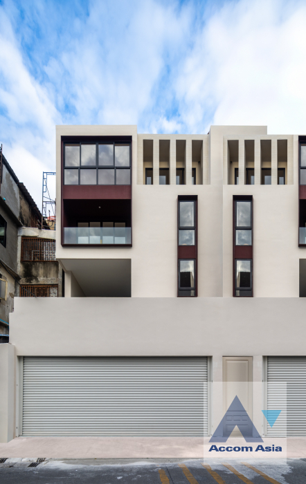  2  6 br House For Sale in Sukhumvit ,Bangkok BTS Punnawithi AA45810