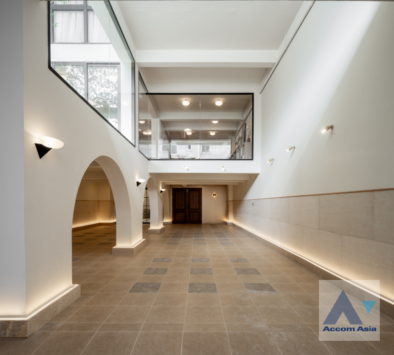 5  6 br House For Sale in Sukhumvit ,Bangkok BTS Punnawithi AA45810