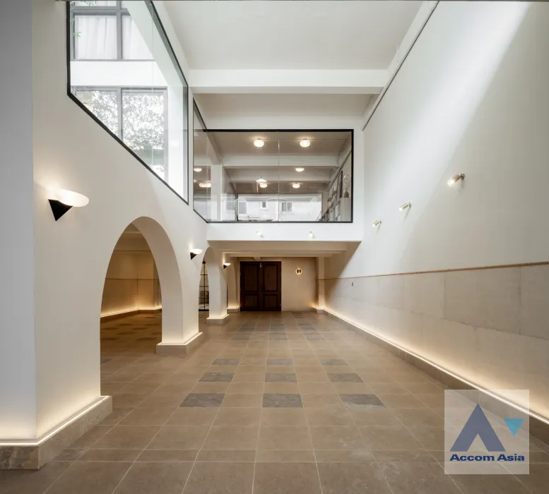 4  6 br House For Sale in Sukhumvit ,Bangkok BTS Punnawithi AA45810