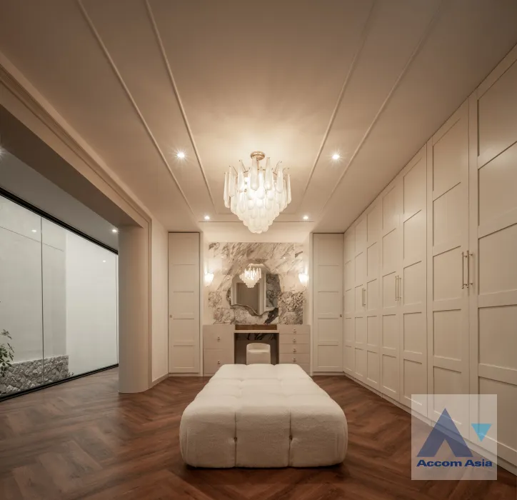 7  6 br House For Sale in Sukhumvit ,Bangkok BTS Punnawithi AA45810