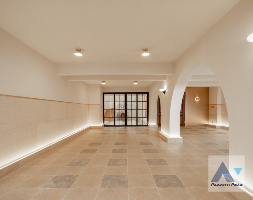 6  6 br House For Sale in Sukhumvit ,Bangkok BTS Punnawithi AA45810