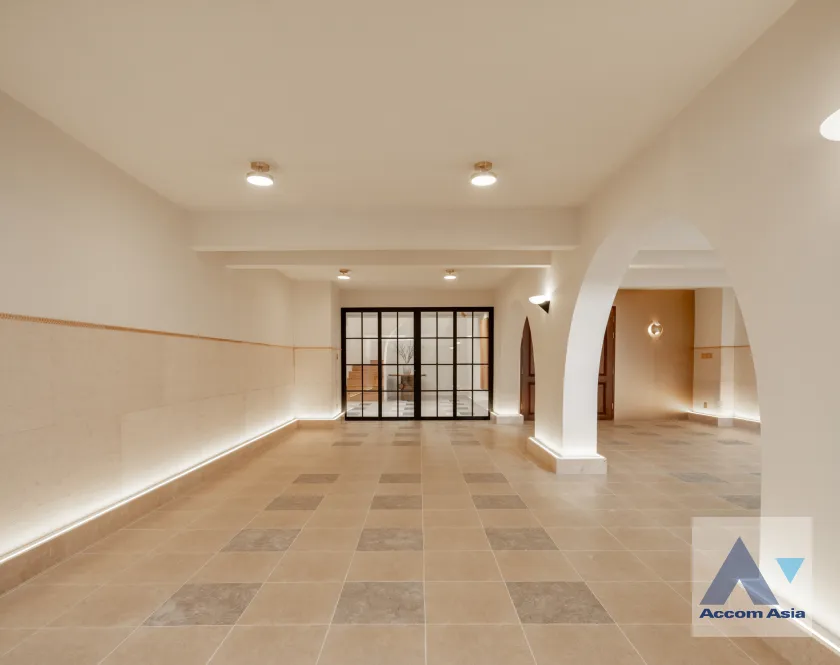 6  6 br House For Sale in Sukhumvit ,Bangkok BTS Punnawithi AA45810