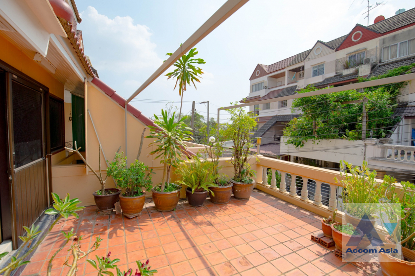 16  5 br House For Rent in Pattanakarn ,Bangkok  at Baan Varatorn Ville  AA45811