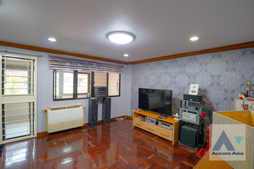 4  5 br House For Rent in Pattanakarn ,Bangkok  at Baan Varatorn Ville  AA45811