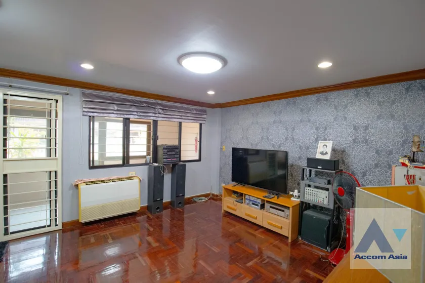 4  5 br House For Rent in Pattanakarn ,Bangkok  at Baan Varatorn Ville  AA45811