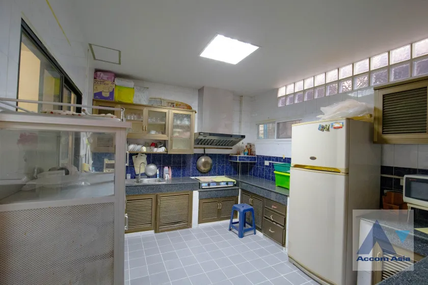 6  5 br House For Rent in Pattanakarn ,Bangkok  at Baan Varatorn Ville  AA45811