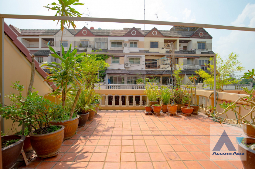 15  5 br House For Rent in Pattanakarn ,Bangkok  at Baan Varatorn Ville  AA45811
