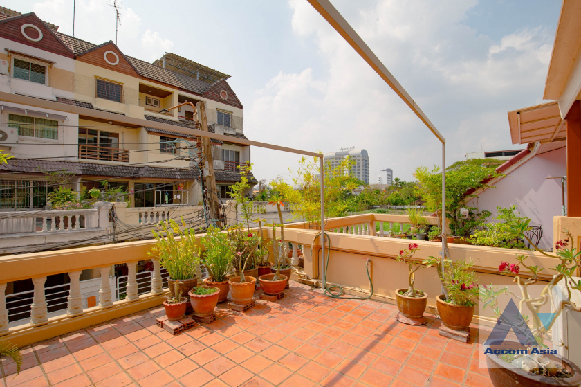17  5 br House For Rent in Pattanakarn ,Bangkok  at Baan Varatorn Ville  AA45811