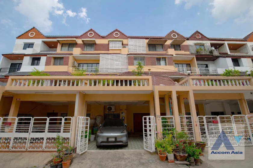  2  5 br House For Rent in Pattanakarn ,Bangkok  at Baan Varatorn Ville  AA45811