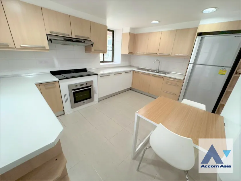unit 2 Bedrooms  Apartment For Rent in Ploenchit, Bangkok  near BTS Ratchadamri (AA45812)