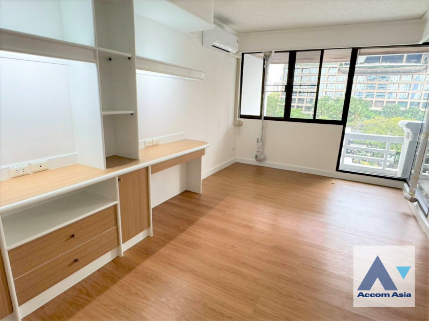 7  2 br Apartment For Rent in Ploenchit ,Bangkok BTS Ratchadamri at High rise and Peaceful AA45812