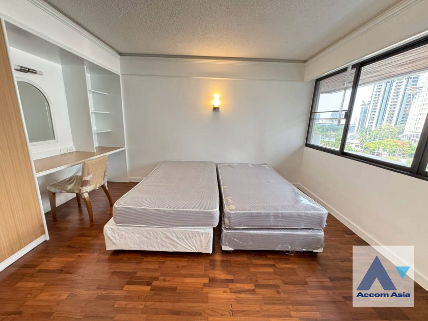 5  2 br Apartment For Rent in Ploenchit ,Bangkok BTS Ratchadamri at High rise and Peaceful AA45812