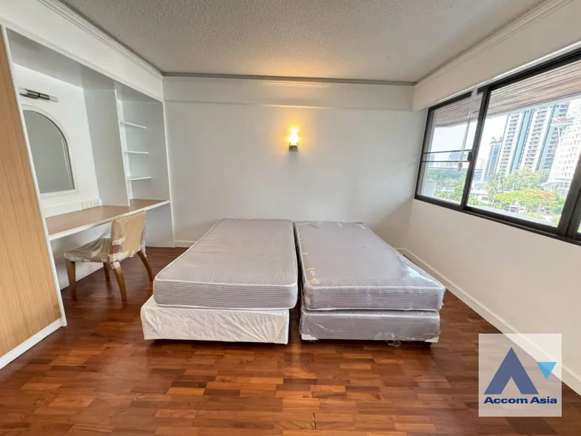 5  2 br Apartment For Rent in Ploenchit ,Bangkok BTS Ratchadamri at High rise and Peaceful AA45812