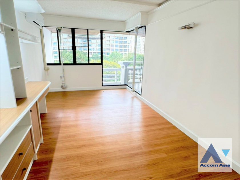 6  2 br Apartment For Rent in Ploenchit ,Bangkok BTS Ratchadamri at High rise and Peaceful AA45812