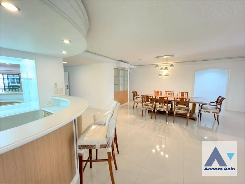  1  2 br Apartment For Rent in Ploenchit ,Bangkok BTS Ratchadamri at High rise and Peaceful AA45812