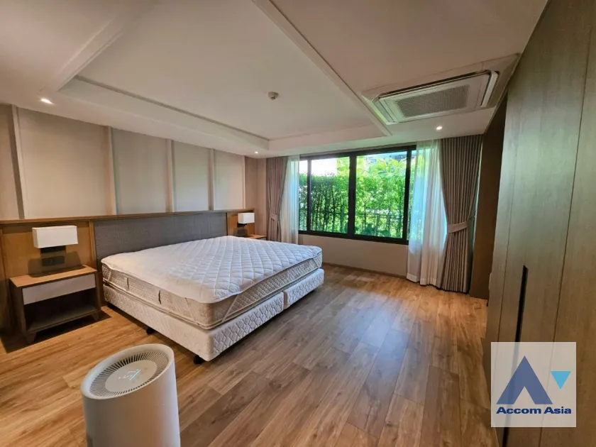 unit 2 Bedrooms  Apartment For Rent in Sukhumvit, Bangkok  near BTS Ekkamai (AA45813)