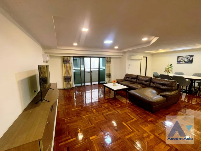 unit 3 Bedrooms  Apartment For Rent in Sukhumvit, Bangkok  near BTS Phrom Phong (AA45823)
