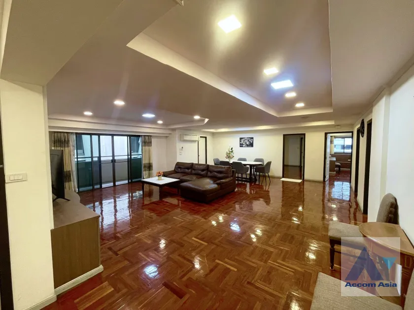 unit 3 Bedrooms  Apartment For Rent in Sukhumvit, Bangkok  near BTS Phrom Phong (AA45823)