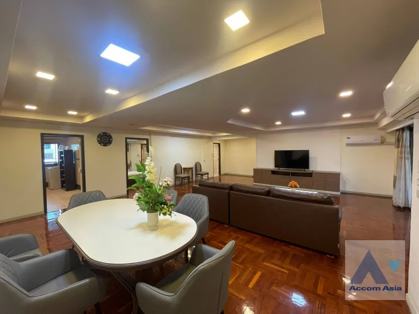 unit 3 Bedrooms  Apartment For Rent in Sukhumvit, Bangkok  near BTS Phrom Phong (AA45823)