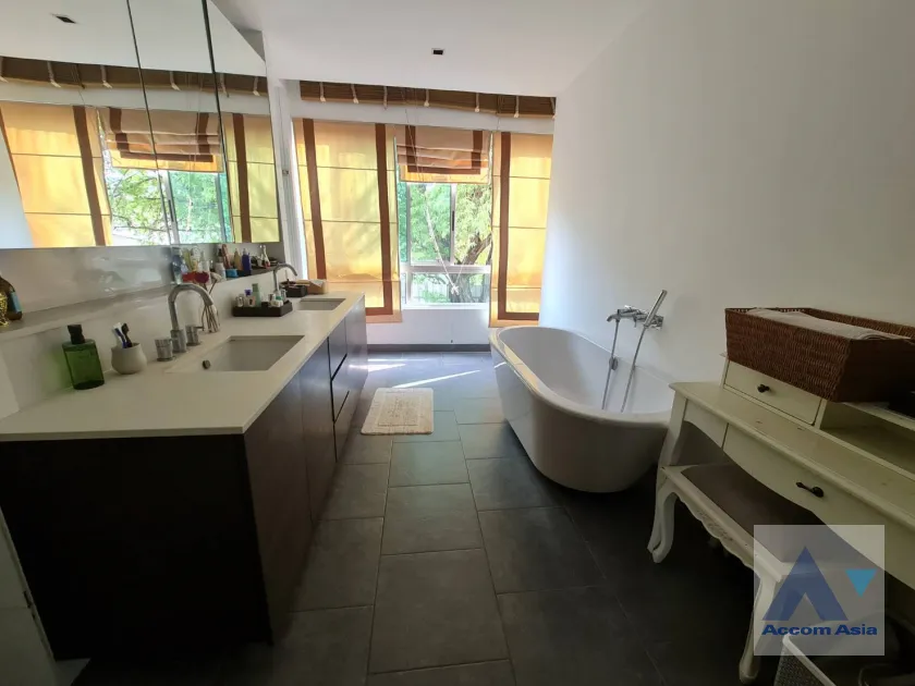5  3 br Condominium For Sale in Sathorn ,Bangkok BRT Thanon Chan at The Lofts Yennakart AA45828