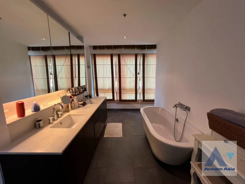 8  3 br Condominium For Sale in Sathorn ,Bangkok MRT Lumphini at The Lofts Yennakart AA45828