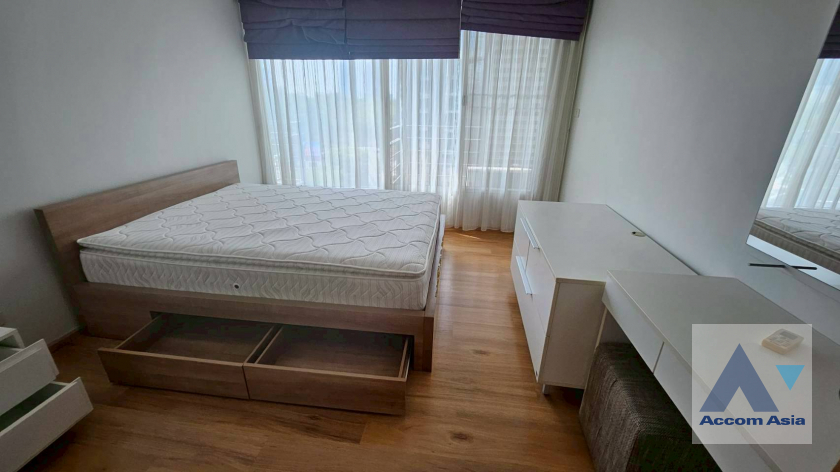 12  2 br Apartment For Rent in Ploenchit ,Bangkok BTS Chitlom at Apartment Steps from Lumpini Park AA45829