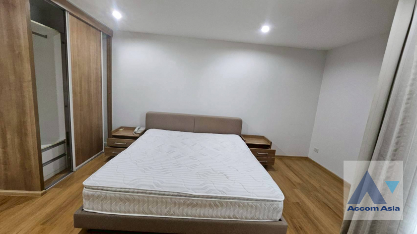 11  2 br Apartment For Rent in Ploenchit ,Bangkok BTS Chitlom at Apartment Steps from Lumpini Park AA45829