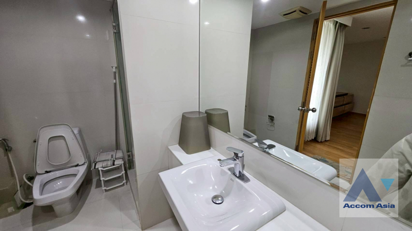 16  2 br Apartment For Rent in Ploenchit ,Bangkok BTS Chitlom at Apartment Steps from Lumpini Park AA45829