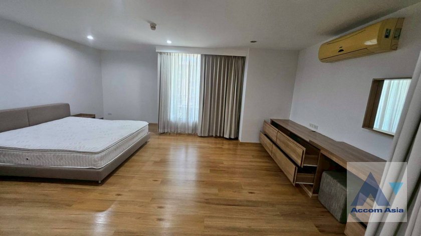 10  2 br Apartment For Rent in Ploenchit ,Bangkok BTS Chitlom at Apartment Steps from Lumpini Park AA45829