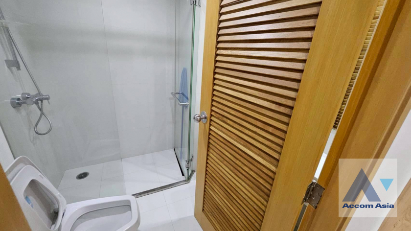 17  2 br Apartment For Rent in Ploenchit ,Bangkok BTS Chitlom at Apartment Steps from Lumpini Park AA45829