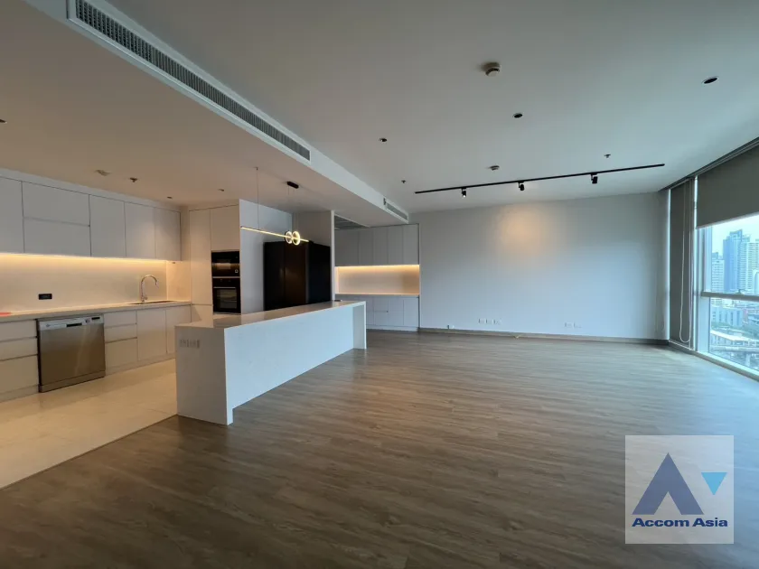 unit 4 Bedrooms  Condominium For Rent in Ploenchit, Bangkok  near BTS Ploenchit (AA45830)