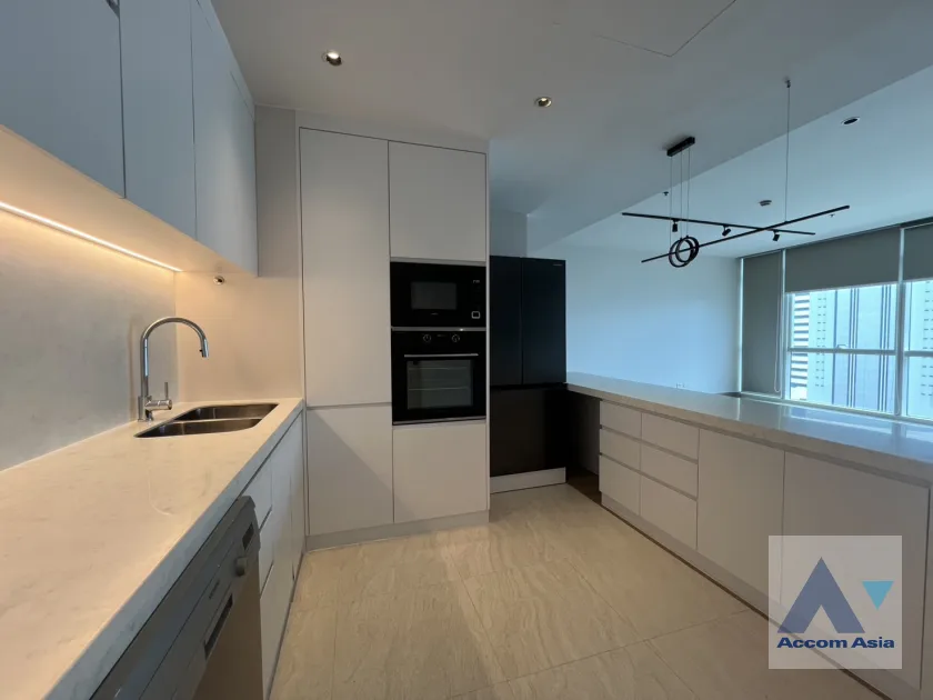 unit 4 Bedrooms  Condominium For Rent in Ploenchit, Bangkok  near BTS Ploenchit (AA45830)