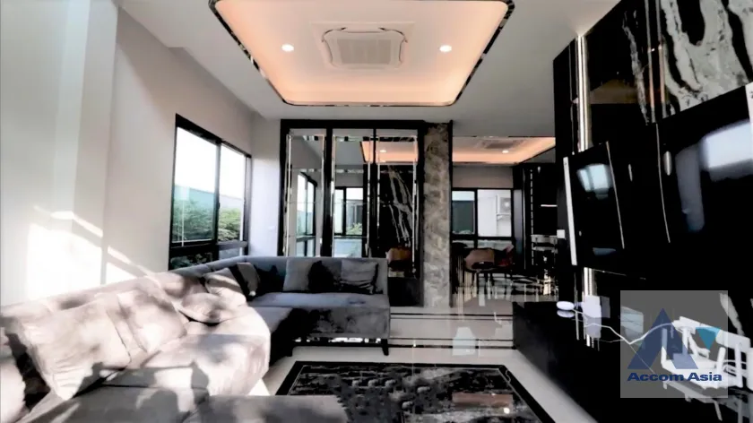 unitCorner Unit |  3 Bedrooms  House For Rent in Latkrabang, Bangkok  (AA45833)