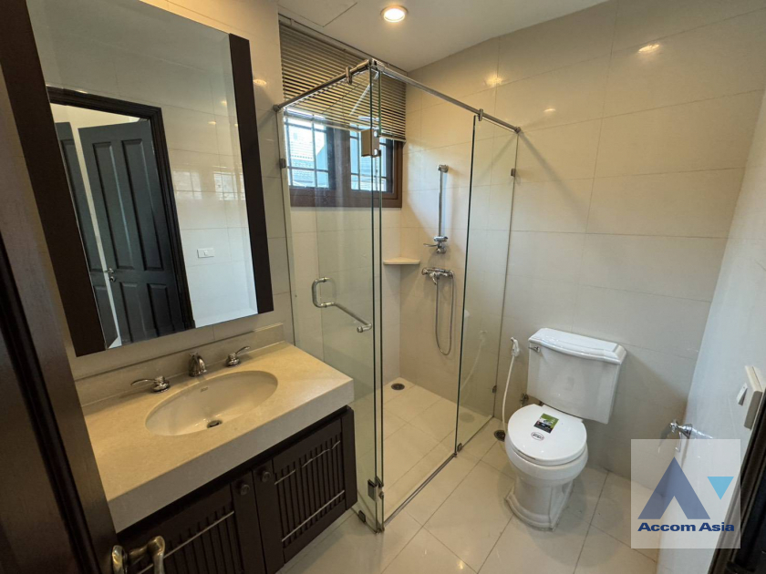 25  4 br House For Rent in Sathorn ,Bangkok BTS Saint Louis - BRT Thanon Chan at Exclusive Resort Style Home  AA45837