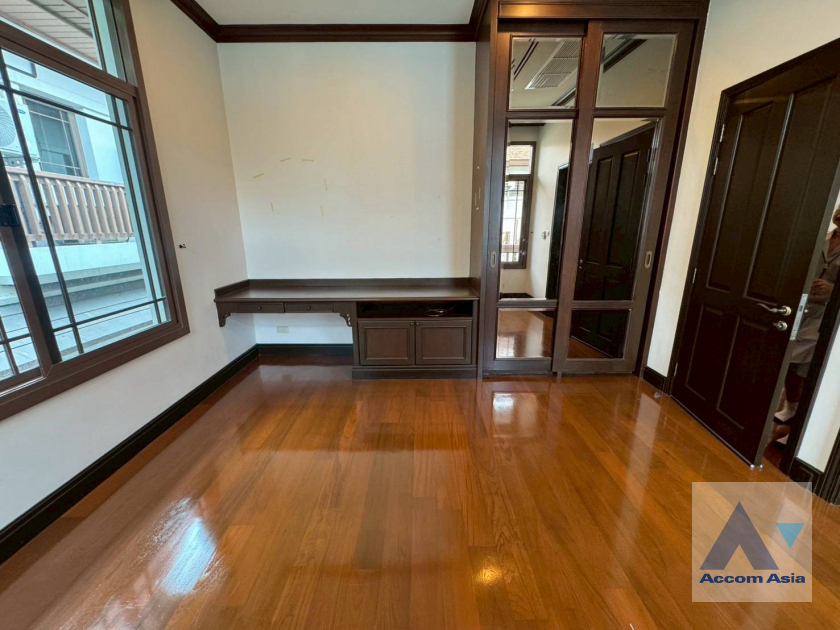 16  4 br House For Rent in Sathorn ,Bangkok BTS Saint Louis - BRT Thanon Chan at Exclusive Resort Style Home  AA45837