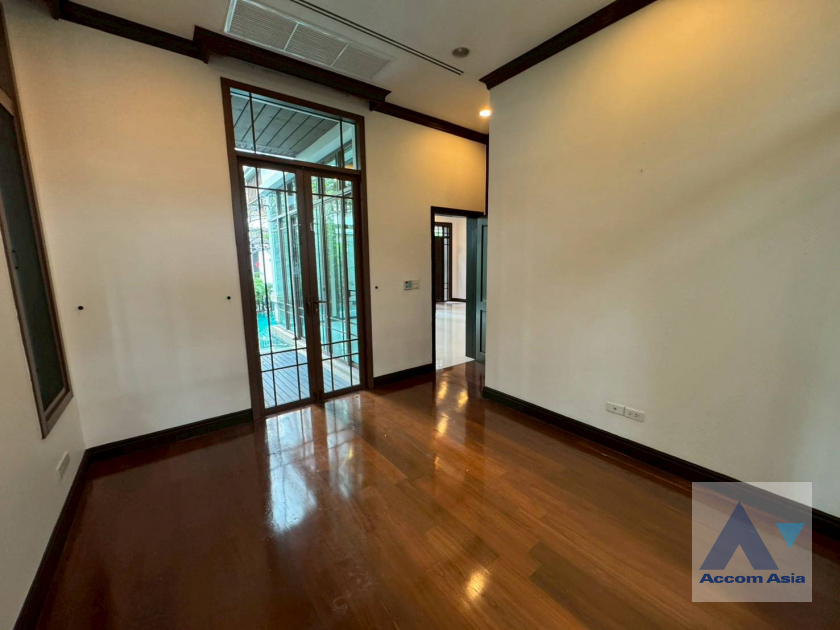 12  4 br House For Rent in Sathorn ,Bangkok BTS Saint Louis - BRT Thanon Chan at Exclusive Resort Style Home  AA45837