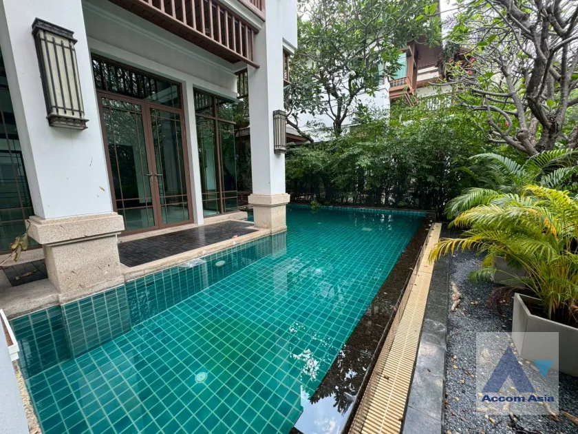 unit 4 Bedrooms  House For Rent in Sathorn, Bangkok  near BTS Saint Louis - BRT Thanon Chan (AA45837)
