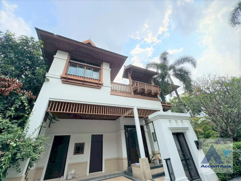 unit 4 Bedrooms  House For Rent in Sathorn, Bangkok  near BTS Saint Louis - BRT Thanon Chan (AA45837)