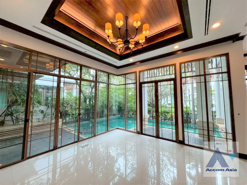 unit 4 Bedrooms  House For Rent in Sathorn, Bangkok  near BTS Saint Louis - BRT Thanon Chan (AA45837)