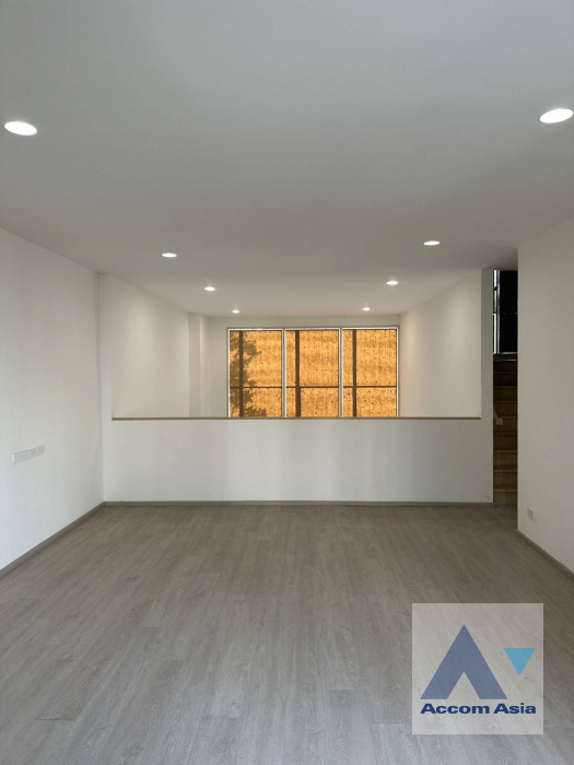  1  3 br House For Rent in Krungthep Kreetha ,Bangkok  at Nue Verse Krungthep Kreetha AA45846