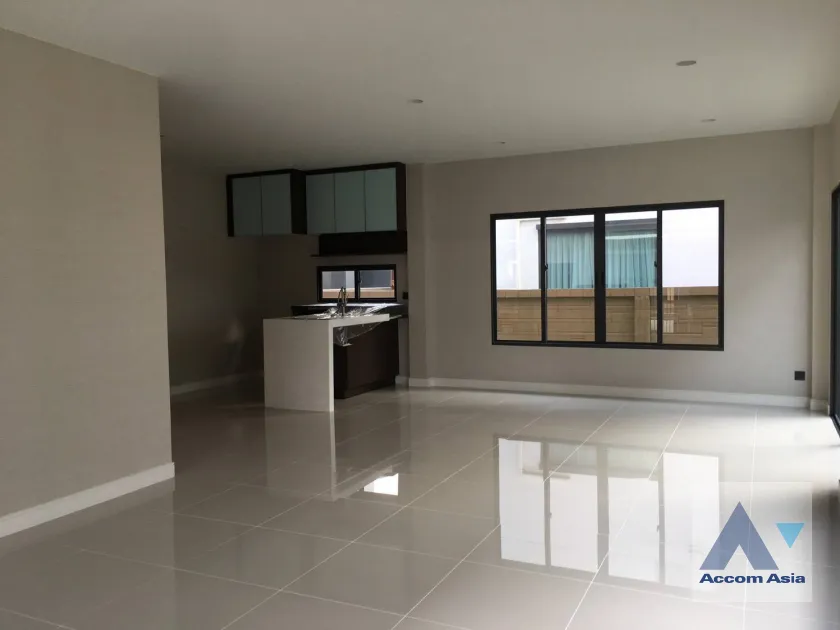 unit 4 Bedrooms  House For Rent in Krungthep Kreetha, Bangkok  (AA45848)